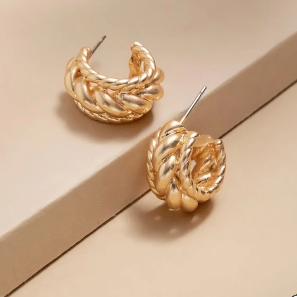 Elegant Gold Hoop Earrings